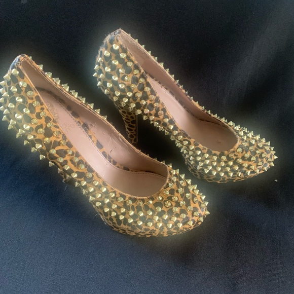 Vince Camuto Spiked Pumps - Picture 2 of 9